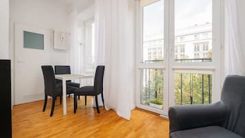 Superior Studio | Hypo-allergenic bedding, individually decorated, individually furnished