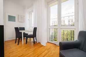 スーペリア スタジオ | 低刺激性寝具、客室ごとに異なる装飾、客室ごとに異なるインテリア、ノートパソコン用作業スペース