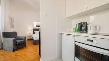 Superior Studio | Private kitchen | Fridge, oven, stovetop, espresso maker