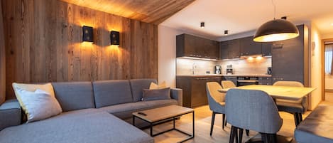 独特公寓 | 起居区 | 40-英寸纯平电视 (配备有线频道)、LED 电视