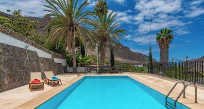 GC0284 Holiday house with shared pool in Mogán
