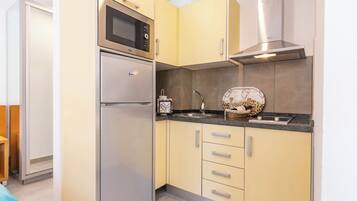 Fridge, microwave, coffee/tea maker, electric kettle