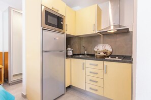 Fridge, microwave, coffee/tea maker, electric kettle