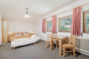 Basic Chalet | 6 bedrooms, free cribs/infant beds, rollaway beds, free WiFi - A CASA Tirol (Oetz)