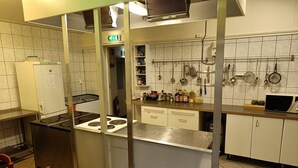 Basic Double or Twin Room, Mountain View | Shared kitchen facilities | Fridge, microwave - Vikedal Relax Center (Vindafjord)