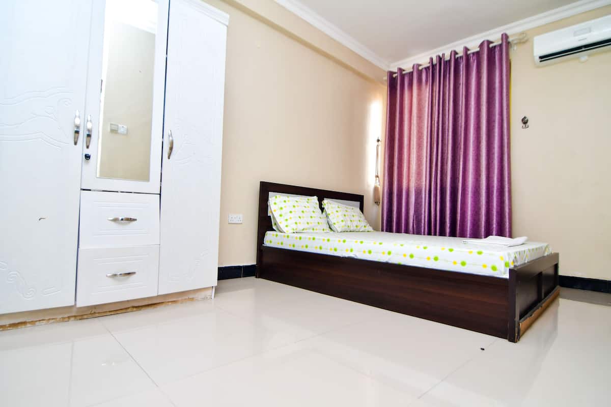 Apartment | 1 bedroom, individually decorated, individually furnished, desk
