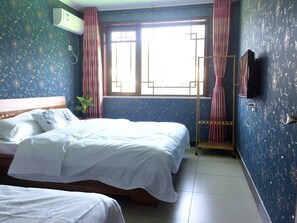 Family Room | Blackout drapes, free WiFi, bed sheets - BeiJing Simatai XiangXue Hotel (Miyun)