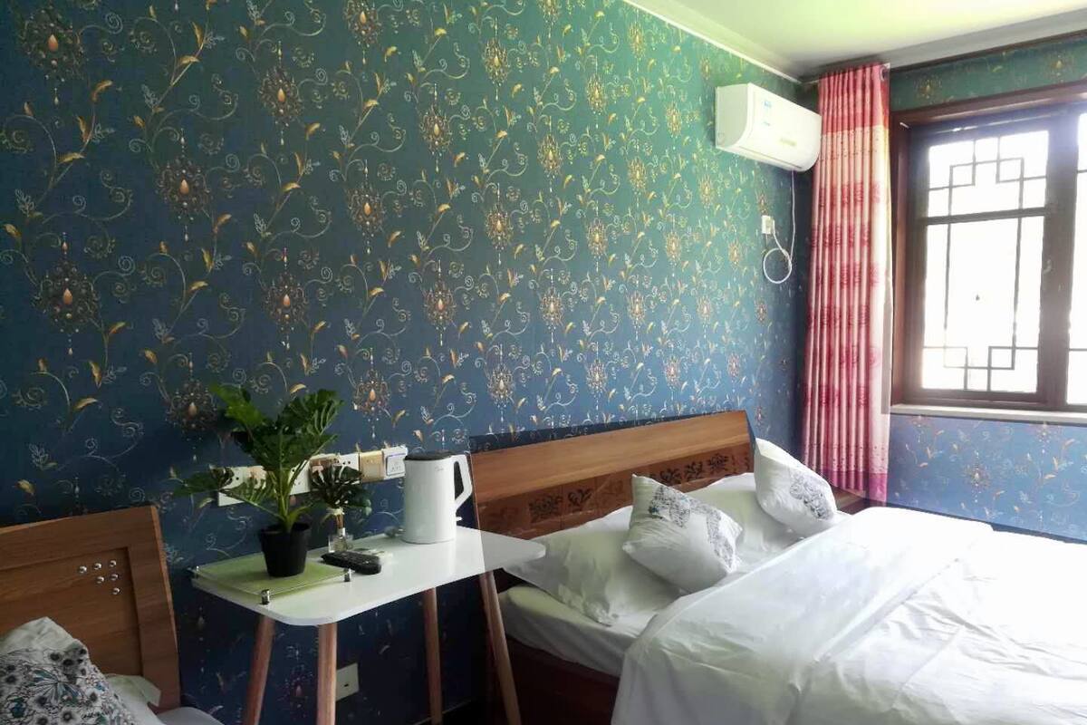 Family Room | Blackout drapes, free WiFi, bed sheets