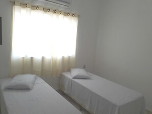 Quarto casal ou duplo | Frigobar, Wi-Fi de cortesia, roupa de cama