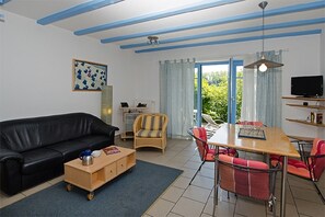 Comfort Apartment, 2 Bedrooms (incl.50EUR cleaning&16EUR laundry fee) | In-room dining - Am Yachthafen (Sellin)