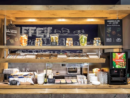 Desayuno buffet diario (EUR 4.95 por persona)