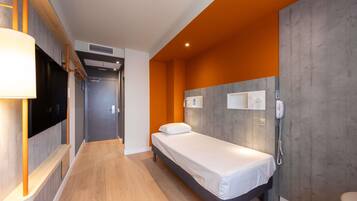 Habitación estándar, 1 cama individual | Escritorio, cortinas opacas, sistema de insonorización