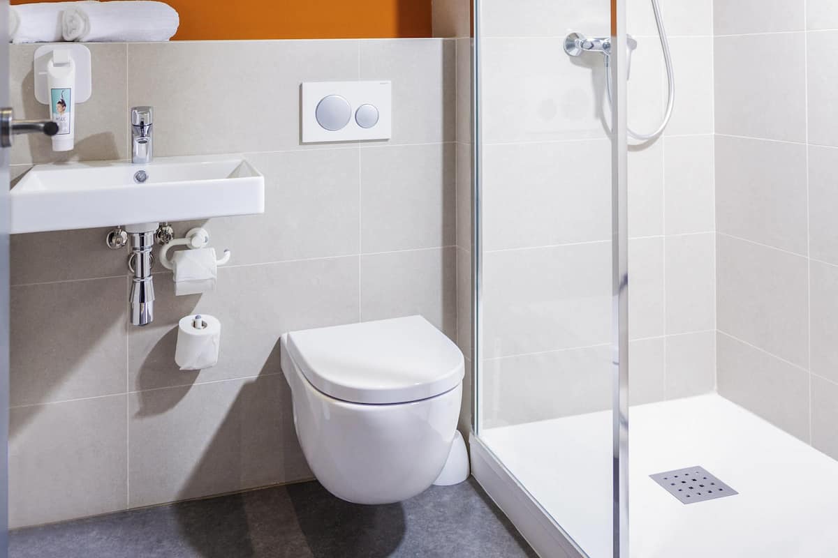 Habitación estándar, 3 camas individuales (Triple room) | Escritorio, cortinas blackout y insonorización