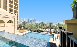 屋外プール、サンラウンジャー