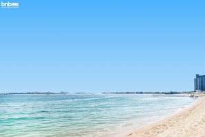 靠近海滩