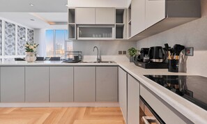 Private kitchen - bnbme | Tiara Tanzanite | 2BR + Maids Room (Dubai)