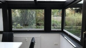 In-room dining - Messe CGN DUS Großräumige Wohnungen (Leverkusen)