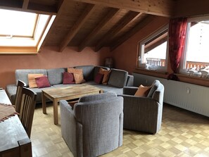 Basic Apartment, 3 Bedrooms | Living area
