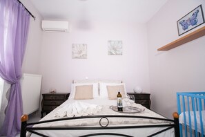 Apartment | 2 bedrooms, desk, iron/ironing board, free WiFi - Charming Apartment in Kefalonia Island (Kefalonia)