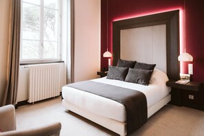 Superior dubbelrum | Minibar, värdeförvaringsskåp på rummet och skrivbord