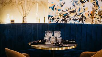 2 restauranter; serverer frokost