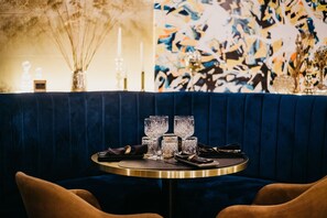 2 restauranter; serverer frokost