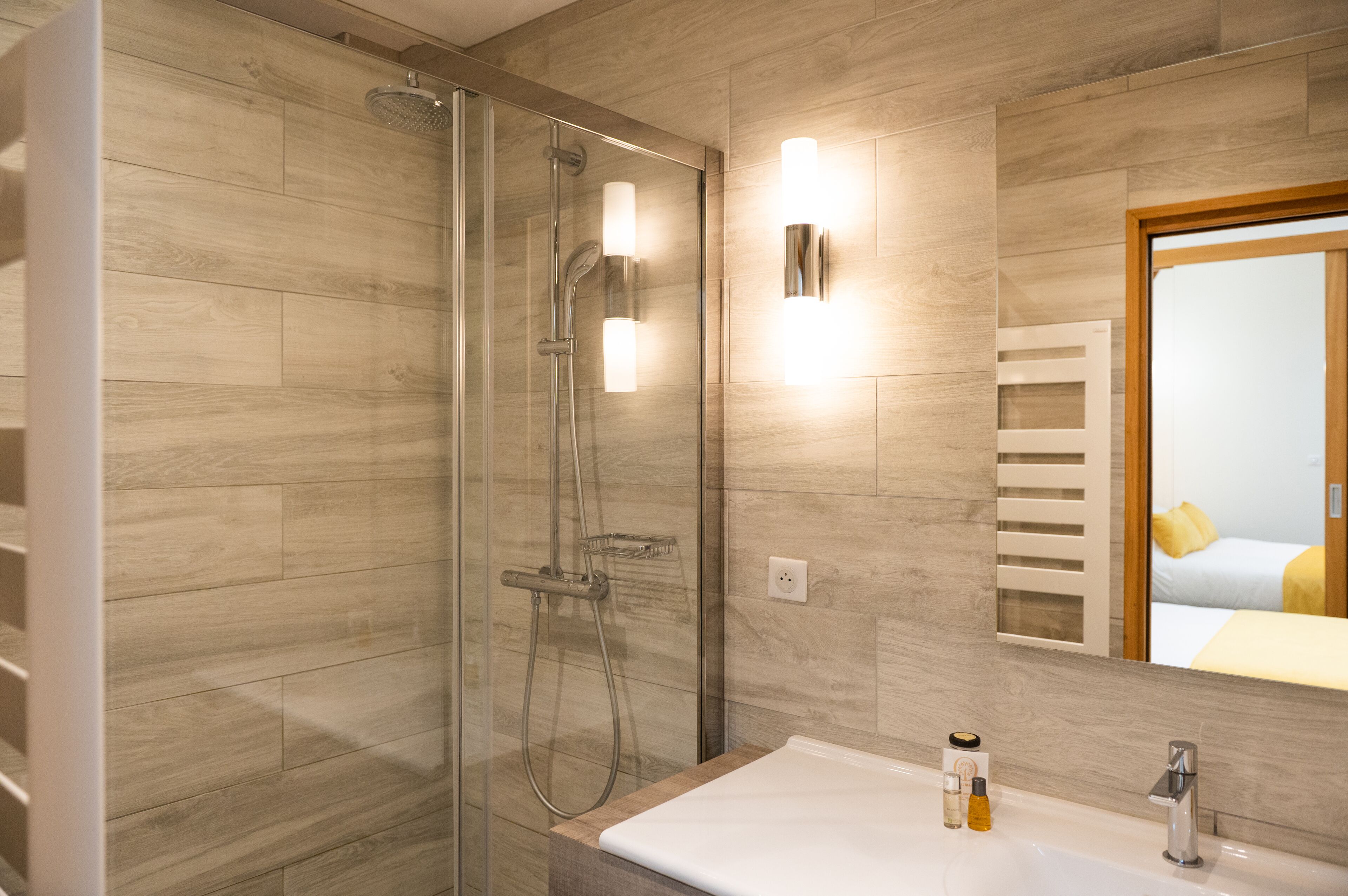 classic double room | bathroom | free toiletries, hair dryer, towels