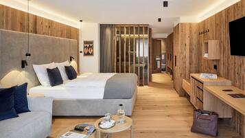 Megalodon- Traditional deluxe