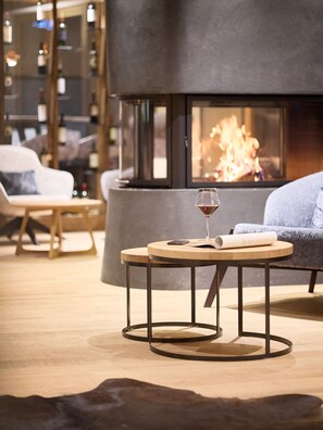 Lobby sitting area - Hotel Marmolada (Corvara in Badia)