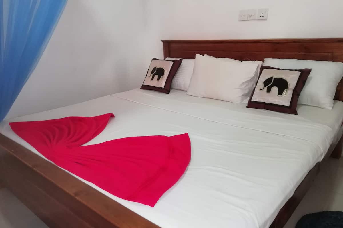 Standard Triple Room | Laptop workspace, free WiFi