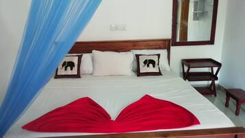 Standard Triple Room | Laptop workspace, free WiFi