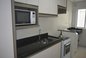 Apartamento, várias camas | Cozinha privada | Geladeira, micro-ondas, fogão
