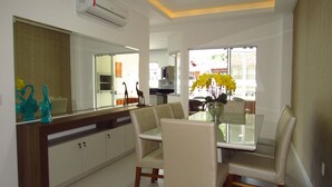 Apartment | 1 bedroom, free WiFi - Cod 032A Apart Alto Padrao 3 Suites (Bombinhas)