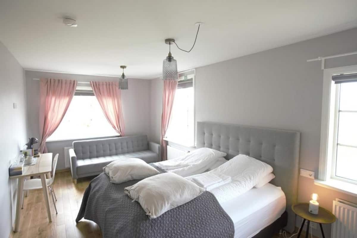 Tripla Deluxe, bagno privato, vista mare | 1 camera, una scrivania, Wi-Fi gratuito, lenzuola