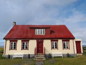 Front of property - Brimslóð Atelier Guesthouse (Blönduós)