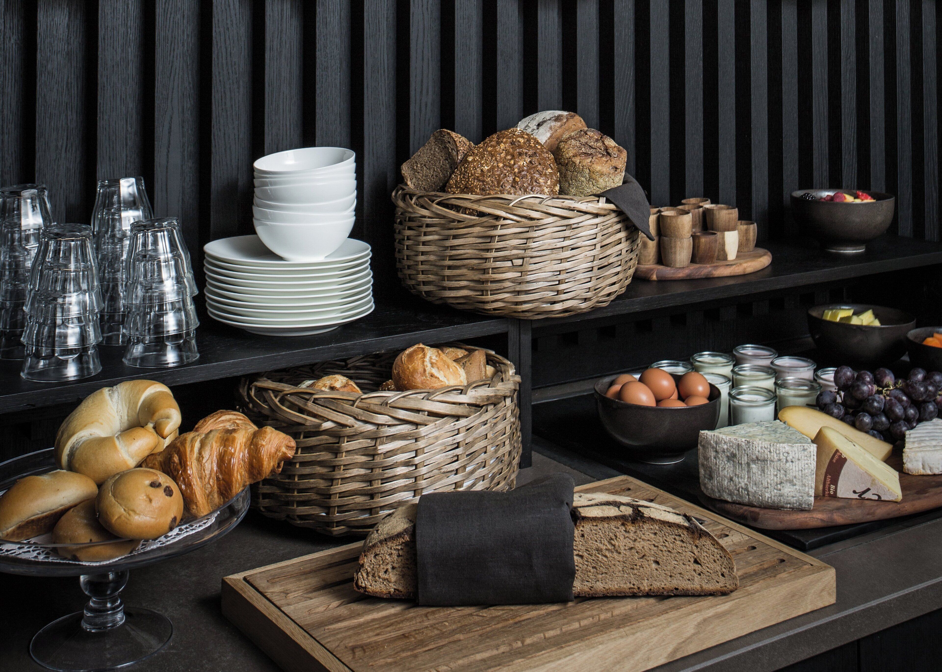 每日供應吃到飽早餐 (每人 EUR28)