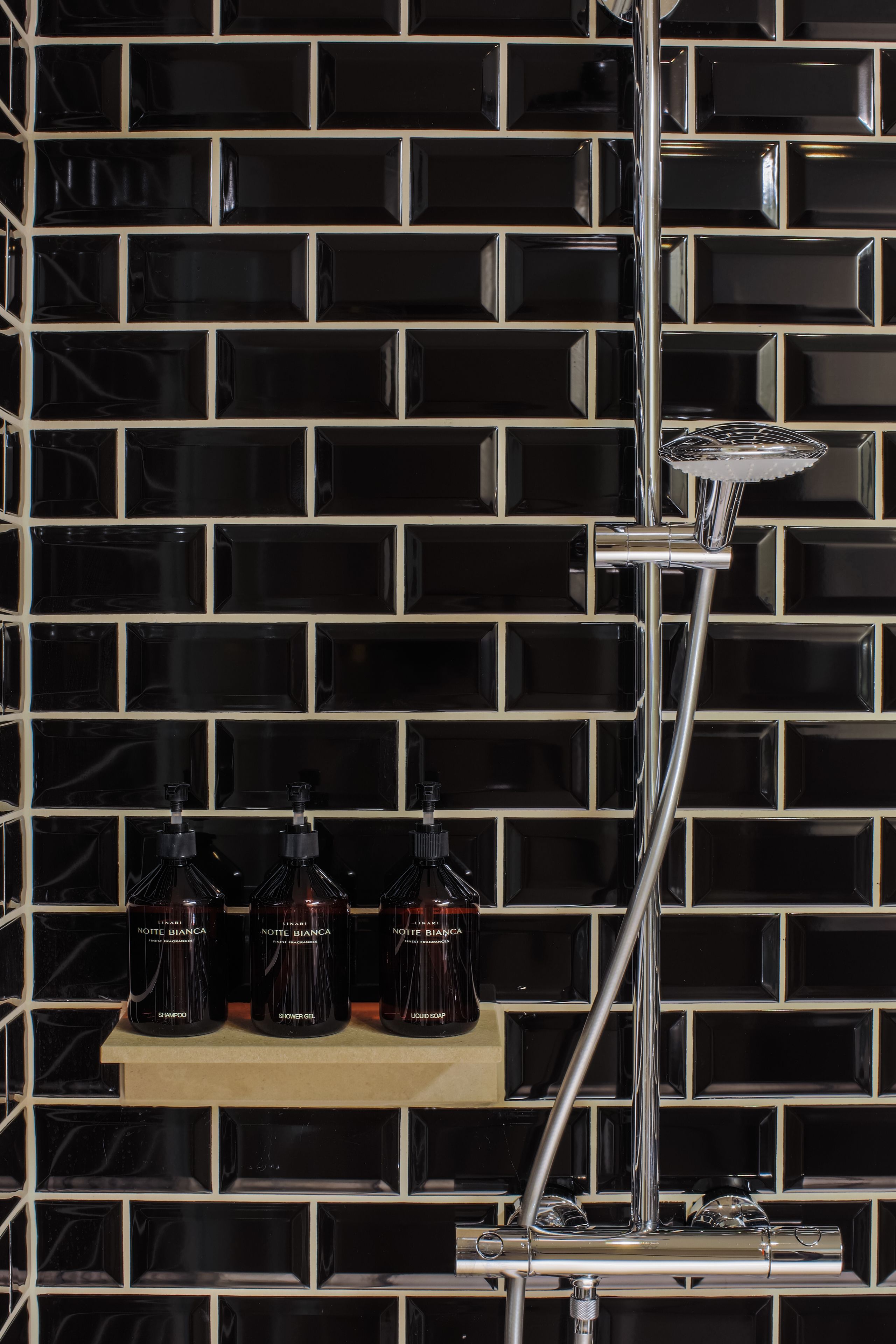 komfort city | bathroom | shower, bathrobes, slippers, towels