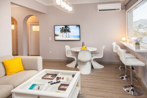 Apartment | Living area | Flat-screen TV