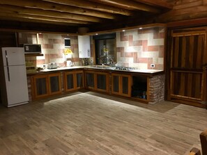Basic Cabin | Private kitchen | Microwave, oven, stovetop, dishwasher - Cabaña La Emilia (Uspallata)