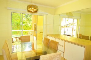 Apartment (Cod 123) | In-room dining - Apartamentos Residenciais em Bombinhas (Cod 036, Cod 123 e Cod 126) (Bombinhas)