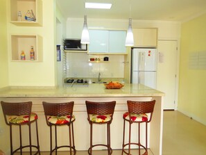 Apartment (Cod 126) | In-room dining - Apartamentos Residenciais em Bombinhas (Cod 036, Cod 123 e Cod 126) (Bombinhas)