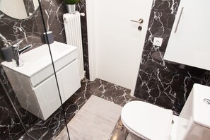 Bathroom - Luxurious Apartment in Athens Downtown (Athens)