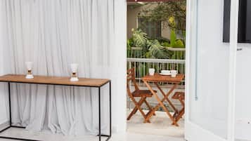 Apartamento, 1 quarto | Sala de estar | TV de tela plana