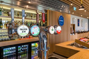 Bar (on property) - Holiday Inn Express Bodmin - Victoria Junction by IHG (St Austell)