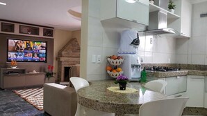 Unclassified image, 5 of 21, button - Cod 100 - Belissima CASA COM PISCINA SPA (Bombinhas)