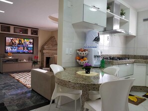 公寓, 多張床 | 私人廚房 | 雪櫃、微波爐、焗爐