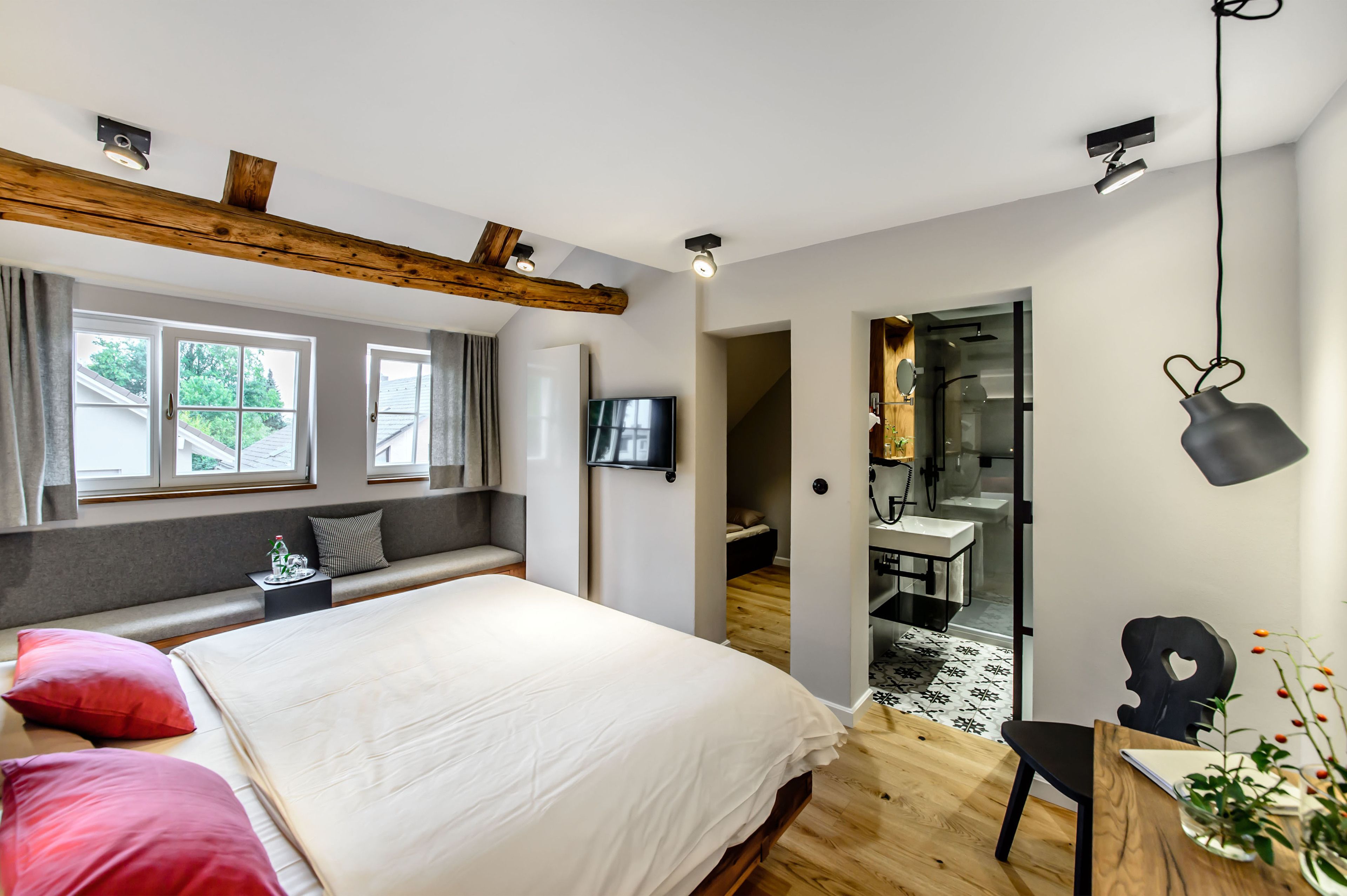 triple room | individually decorated, individually furnished, desk, free wifi