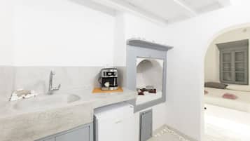 House | Private kitchenette | Fridge, stovetop, electric kettle, cleaning supplies