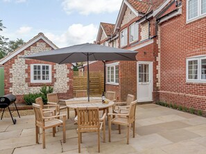 Outdoor dining - Sea Lavender Cottage-UK11930 (Thornham, near Kings Lynn)