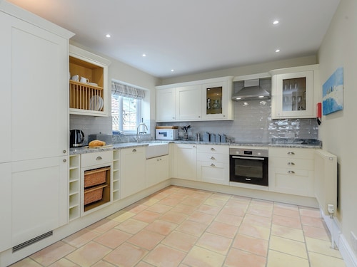 Sea Lavender Cottage-UK11930